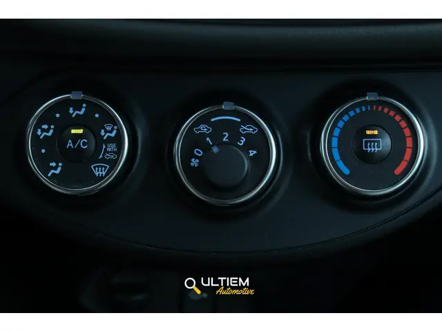 Toyota Yaris 1.0 VVT-i Aspiration 2018 Benzine 12