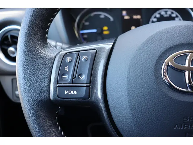 Toyota Yaris 1.5 Hybrid Y20, Navi 2019 Hybride Benzine 20