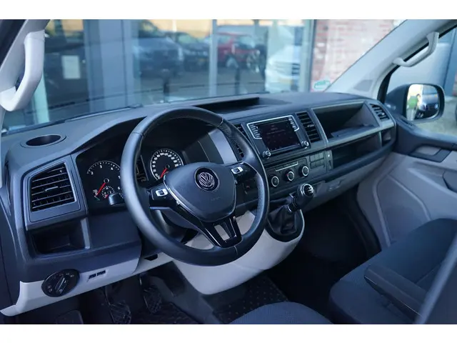 Volkswagen Transporter 2.0 TDI 2018 Diesel 21