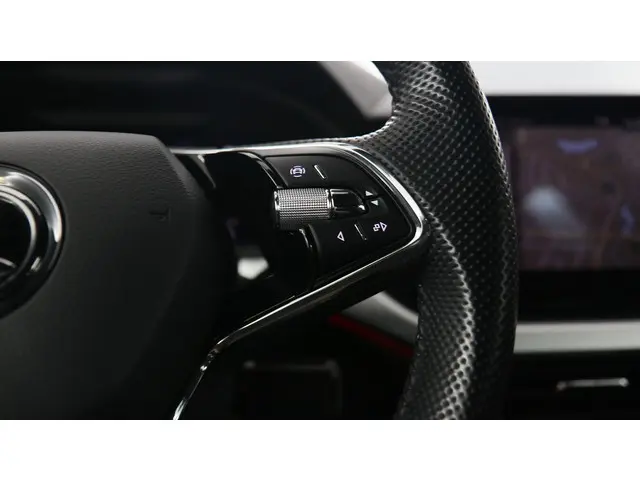 Škoda Kamiq 1.0 TSI 115pk Sport Business 2021 Benzine 19