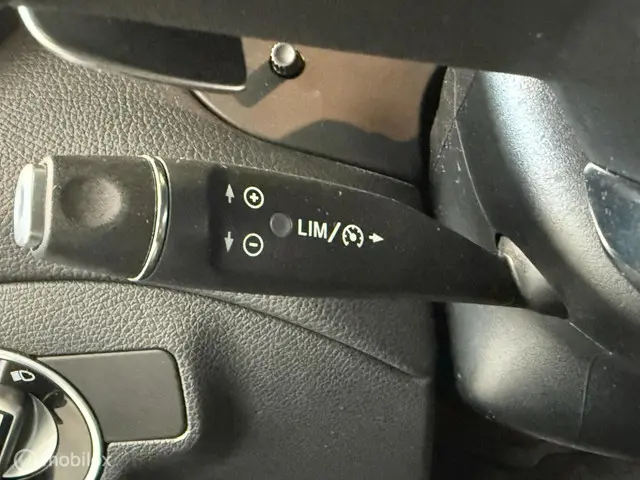 Mercedes-Benz A-Klasse 180 Edition AMG 2018 Benzine 17