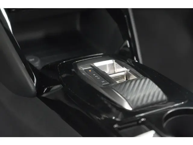 Peugeot 2008 1.2 Hybrid 145 Allure 2025 Hybride Benzine 45