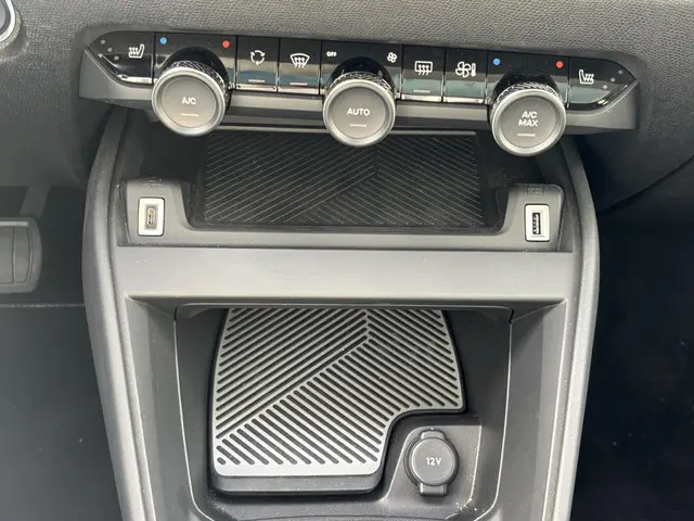 Citroën ë-C4 Shine 50 kWh 2022 Elektrisch 30