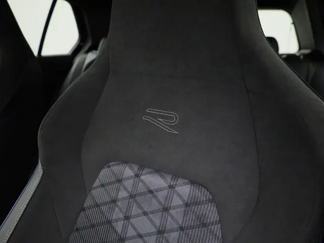 Volkswagen Golf 1.5e TSI 150PK R-Line DSG 2024 Benzine 18