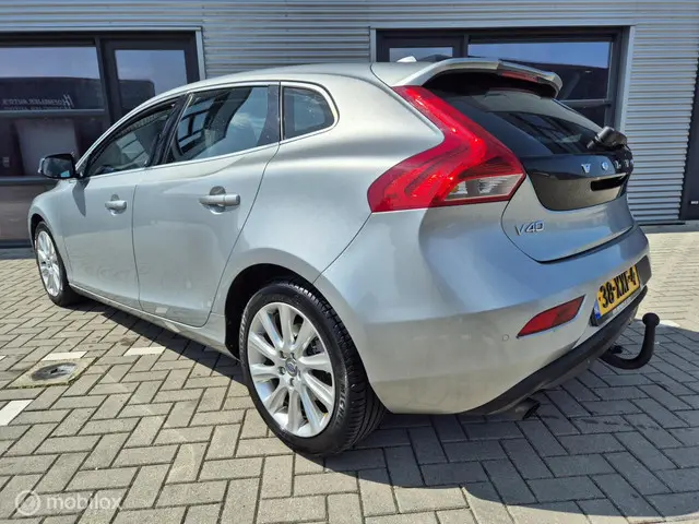 Volvo V40 1.6 T4 Summum LEDER NAVI PDC NAP 2012 Benzine 4