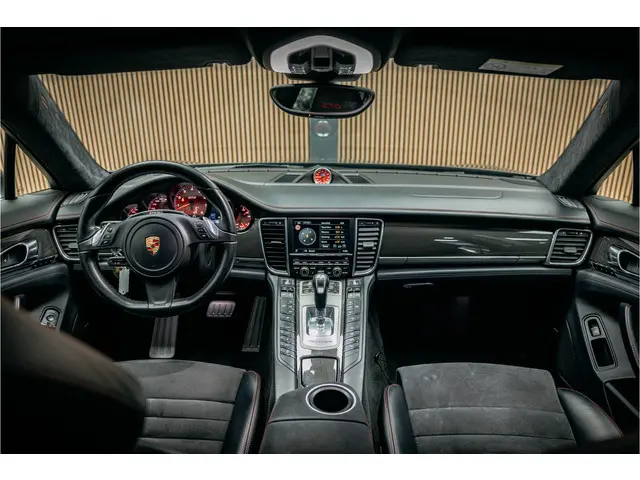 Porsche Panamera 4.8 GTS 2015 Benzine 23
