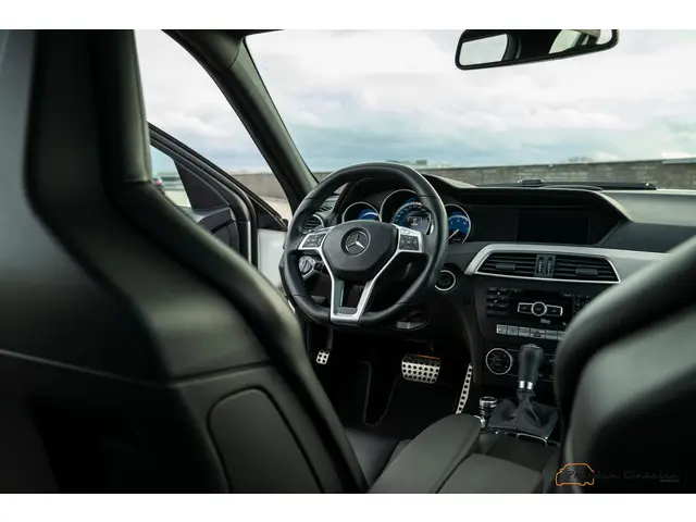 Mercedes-Benz C-Klasse C63 AMG Estate 2014 Benzine 3