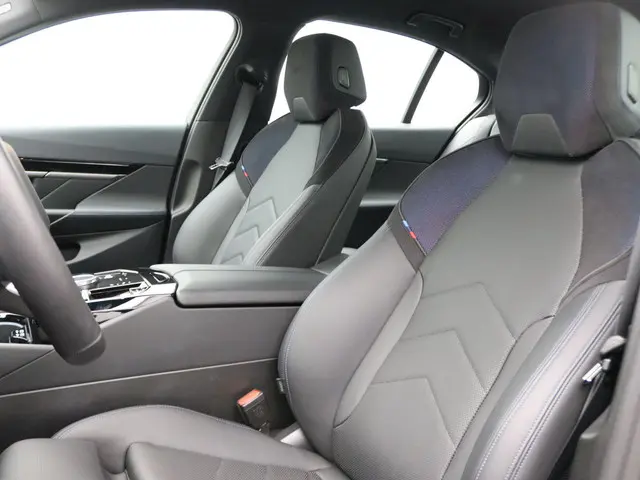 BMW 5 Serie Sedan 530e 2025 Hybride Benzine 13