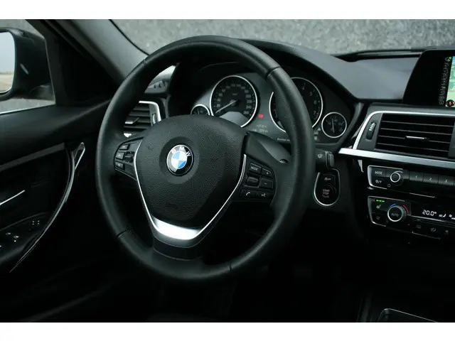 BMW 3 Serie 318i Centennial Executive 2016 Benzine 17