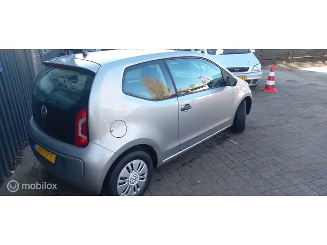 Volkswagen up! 3
