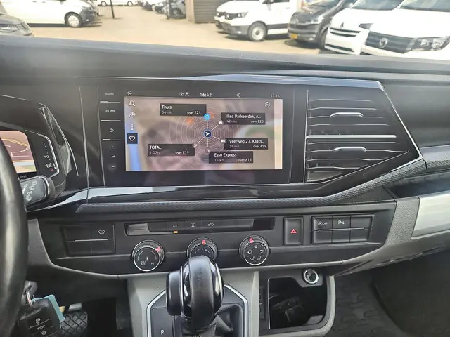 Volkswagen Transporter 2.0 TDI L2H1 28 2021 Diesel 17