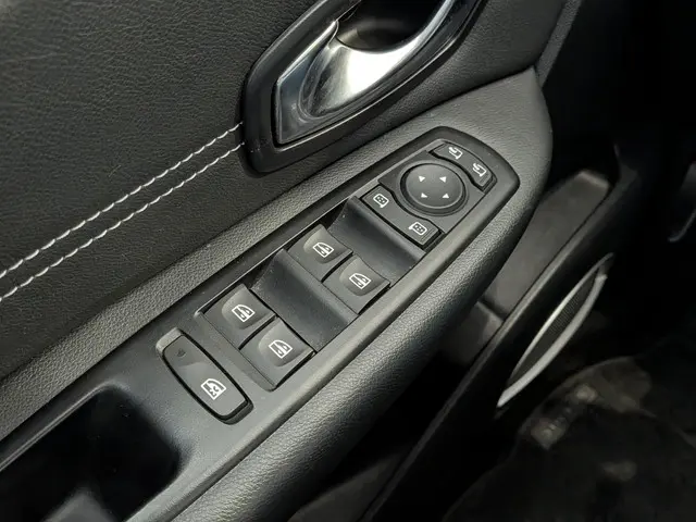 Renault Scénic Xmod 1.2 TCe Bose 2014 Benzine 23