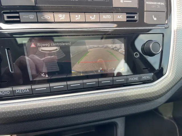 Volkswagen up! 1.0 BMT high up! 2019 Benzine 12