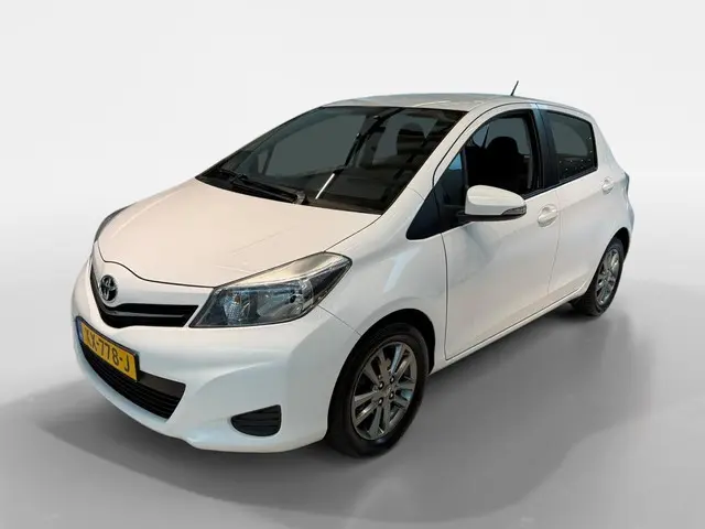 Toyota Yaris 1.3 VVT-i Aspiration 2014 Benzine