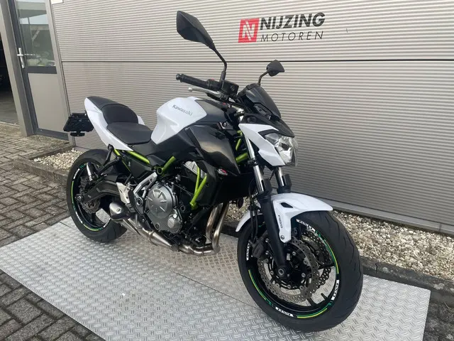 Kawasaki Z650 2