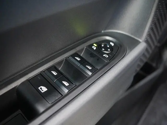 MINI 5-Deurs Cooper C 2025 Benzine 22