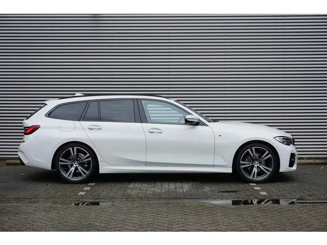BMW 3 Serie Touring 320i 2021 Benzine 4
