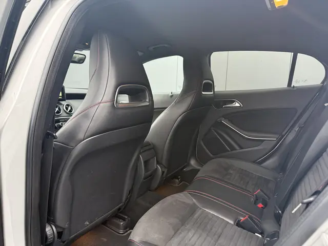 Mercedes-Benz GLA 200 Prestige AMG 2015 Benzine 13