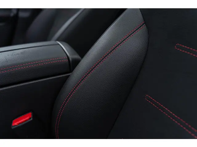 Mercedes-Benz GLA 250 e AMG Line 2021 Hybride Benzine 26