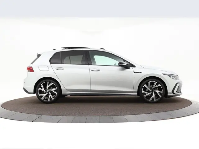 Volkswagen Golf 1.5 eTSI 150pk DSG R-Line 2023 Benzine 21