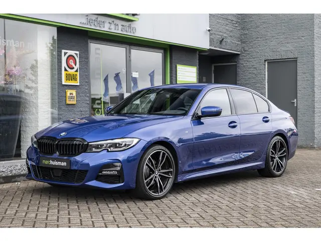 BMW 3 Serie 320i High Executive 2020 Benzine 26