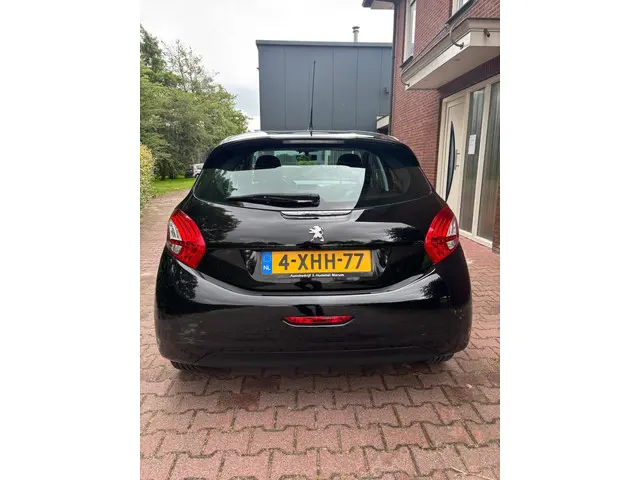 Peugeot 208 1.0 VTi LIKE 2014 Benzine 10