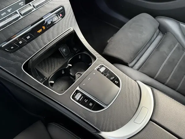 Mercedes-Benz GLC 300e 4MATIC 2020 Hybride Benzine 13