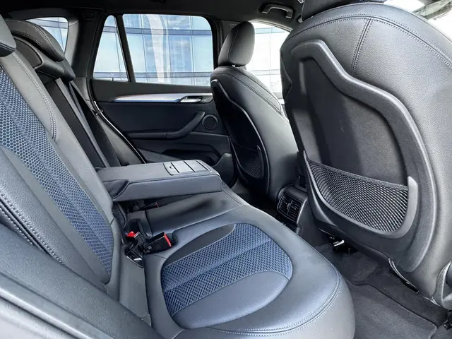 BMW X1 sDrive20i High Executive 2021 Benzine 17