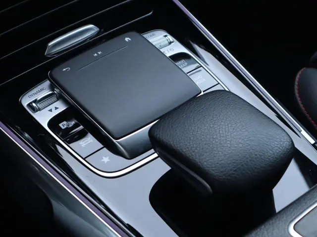 Mercedes-Benz 200-klasse GLB AMG line 2020 Benzine 32