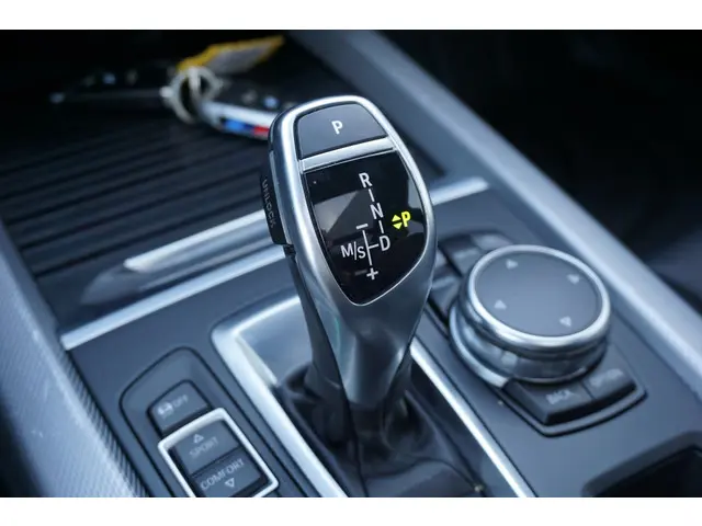 BMW X5 xDrive30d High Executive M Sport 2015 Diesel 24
