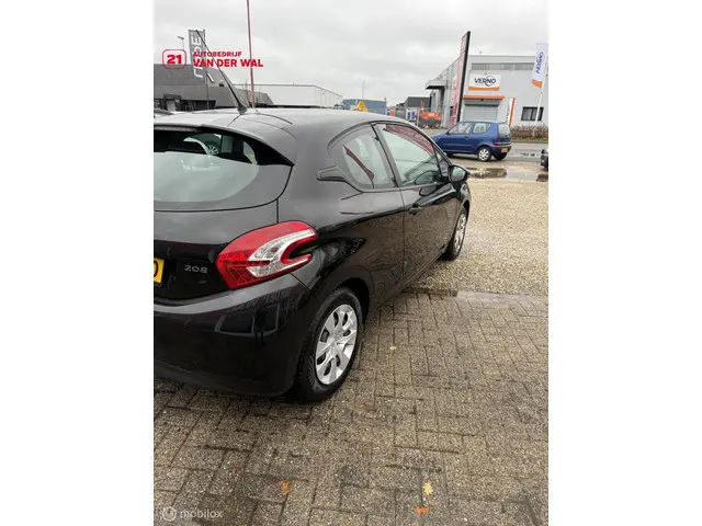 Peugeot 208 1.0 VTi Access / 3dr / zwart / airco! 2014 Benzine 7