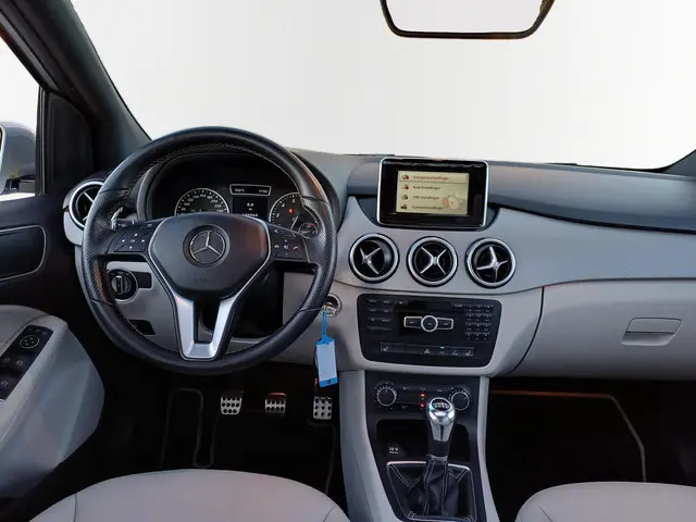 Mercedes-Benz B-Klasse 180 Prestige 2013 Benzine 34