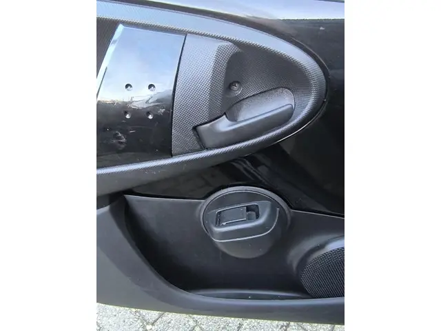 Peugeot 107 1.0 Envy 2013 Benzine 24