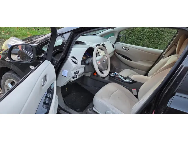 Nissan Leaf Base 24 kWh Xenon Navi 2012 Elektrisch 7