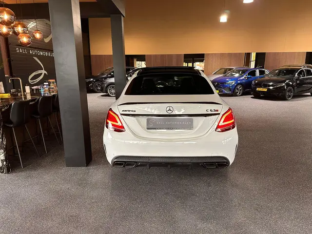 Mercedes-Benz C-Klasse AMG 63 S 2016 Benzine 32
