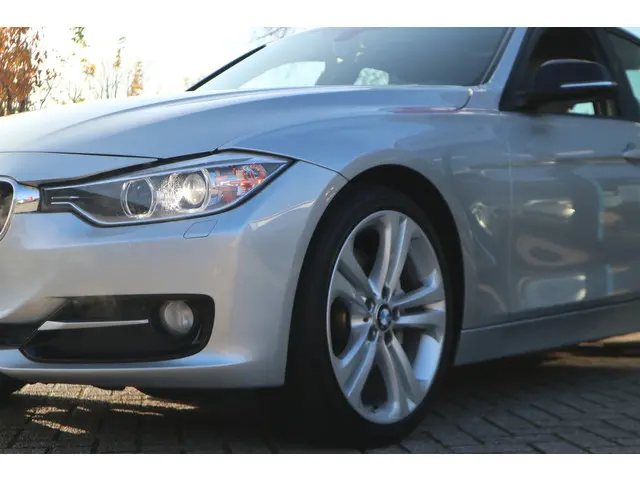BMW 3 Serie 335i High Executive 2012 Benzine 34