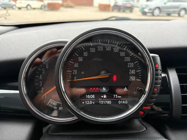 MINI One Mini 1.2 Chili Business *pano 2016 Benzine 18