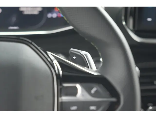 Peugeot 2008 PureTech 130 EAT8 GT 2024 Benzine 38