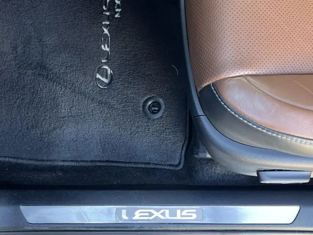 Lexus NX 300h AWD Luxury Line 2015 Hybride Benzine 15