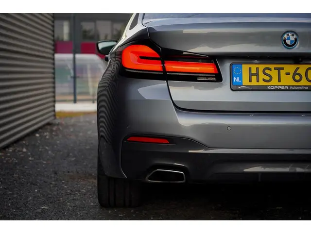 BMW 5 Serie 530e High Executive 2022 Hybride Benzine 37
