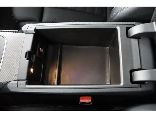 BMW i4 eDrive40 High Executive 84 kWh 2022 Elektrisch 71