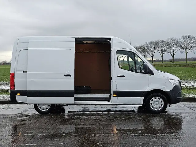 Mercedes-Benz Sprinter 311 2022 Diesel 12