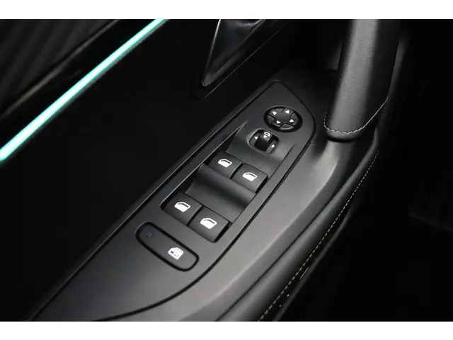 Peugeot 2008 1.2 PureTech GT 2022 Benzine 19