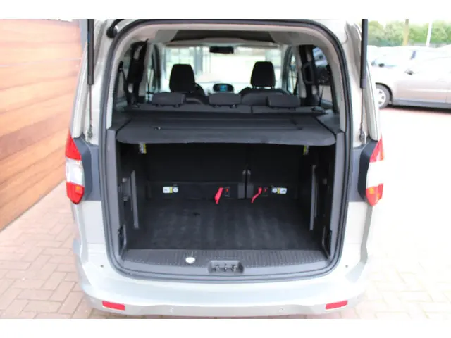 Ford Tourneo Courier 1.0 Titanium 2015 Benzine 11