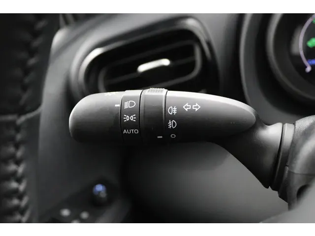 Toyota Yaris 1.5 Hybrid Dynamic 2021 Hybride Benzine 30