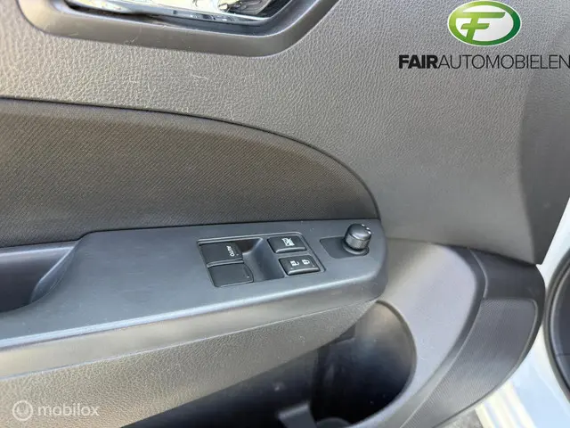 Suzuki Swift 1.2 Exclusive 2012 Benzine 11
