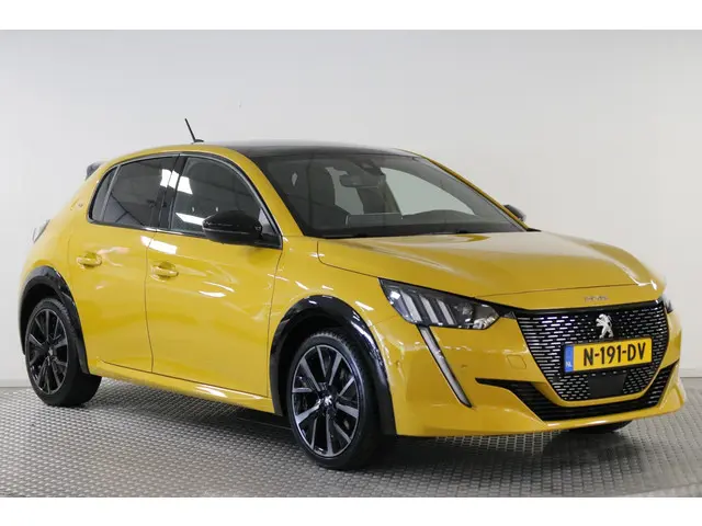 Peugeot 208 1.2 PureTech GT Pack 130 PK. 2021 Benzine 28