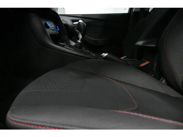 Ford Focus 1.5 Red Edition 2016 Benzine 31
