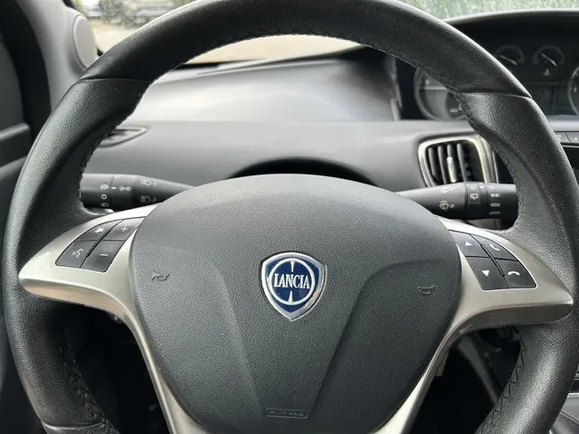 Lancia Ypsilon 0.9 TwinAir Opening Edition 2016 Benzine 16