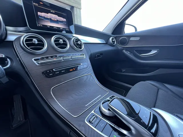 Mercedes-Benz C-Klasse 180 Premium Plus 2018 Benzine 15